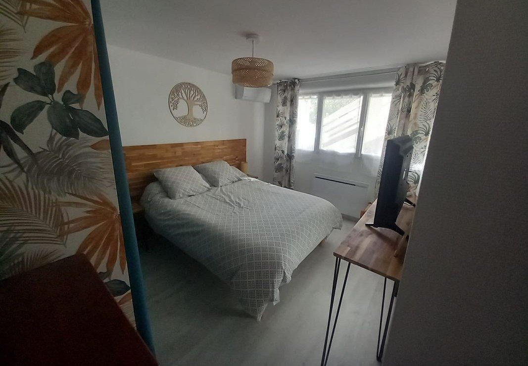 Chambre climatisée avec lit double 140x190 à Mimizan-Plage